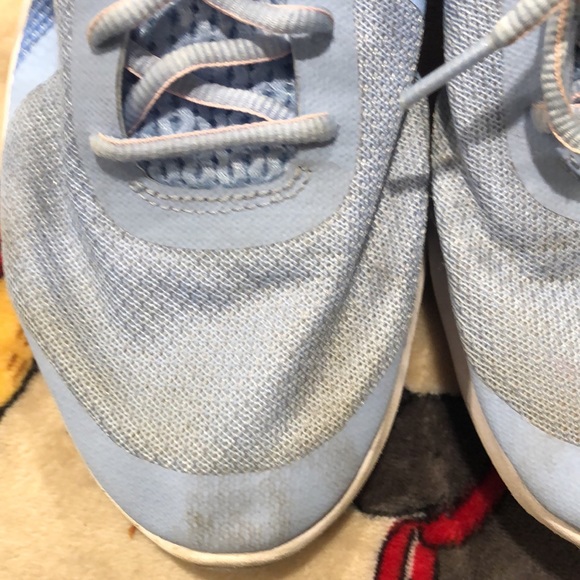 Girls Nikes - Picture 3 of 7